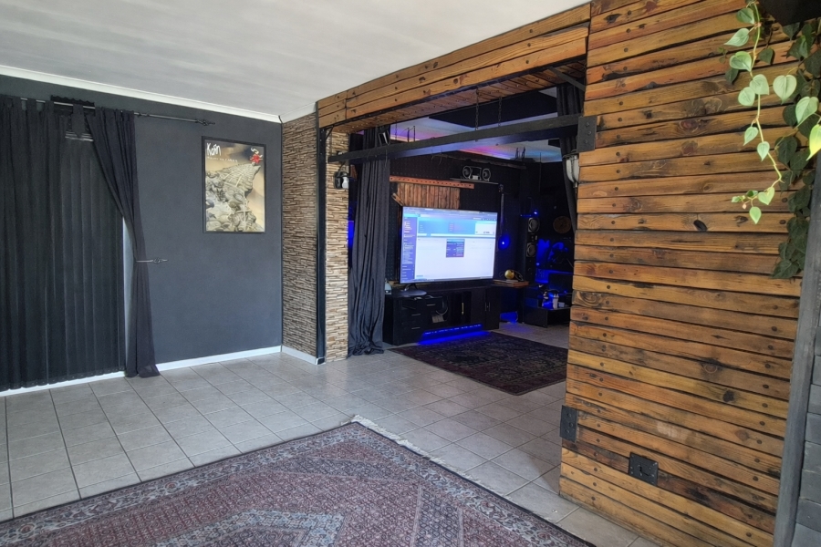 3 Bedroom Property for Sale in Sunningdale Western Cape